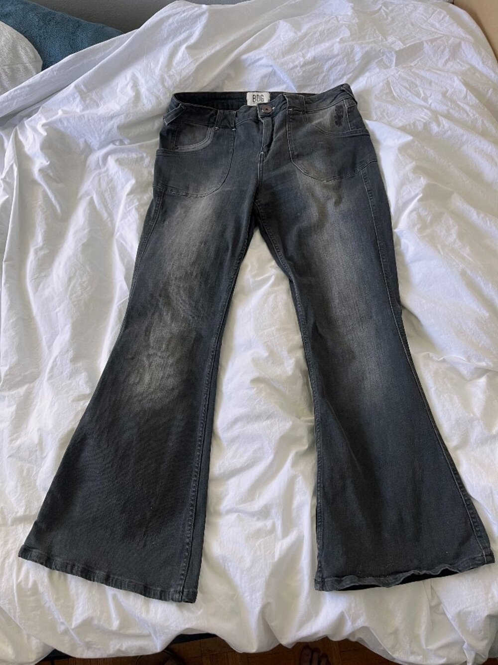 BDG Urban Outfitters Mid-Rise Flare Jeans – Faded Grey – Size 31